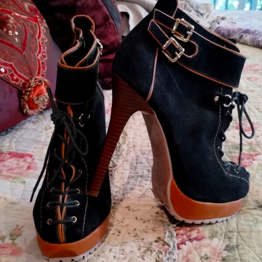 Two Lips suede/leather platform booties size 8
